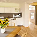 Mit アパートホテル 4*