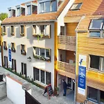 アパートホテル Mit 4*